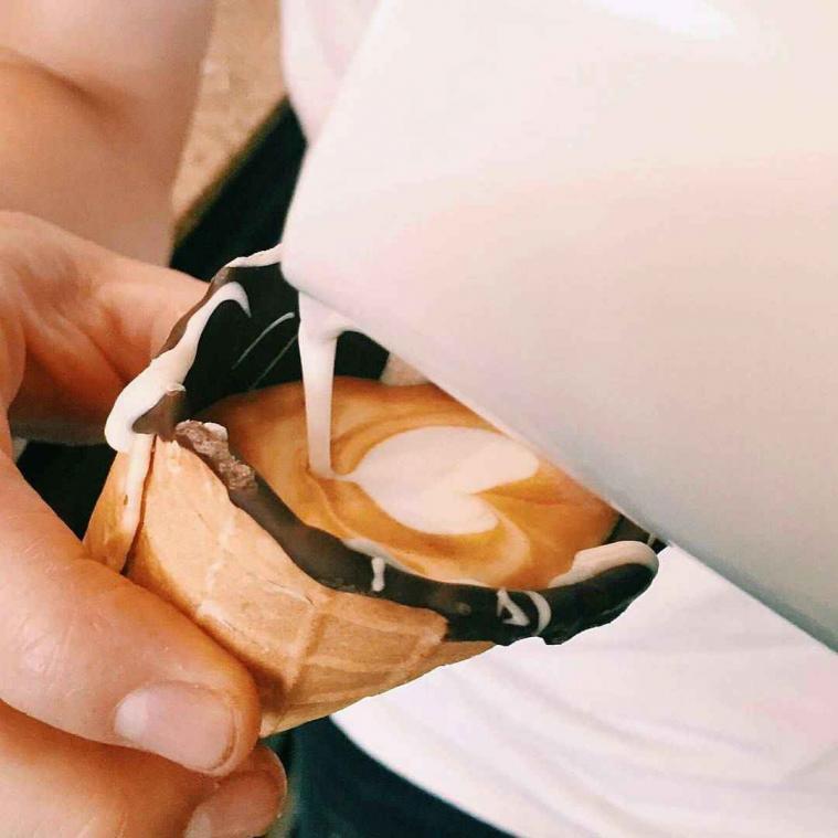 Populairste koffie op Instagram zit in een ijshoorntje