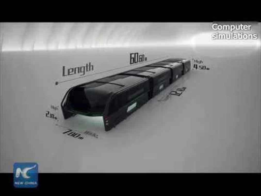Futuristische bus wil zich boven wagens verheffen