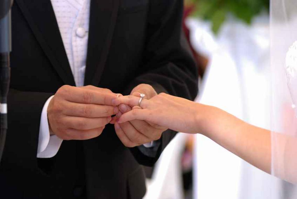 Mannen zijn statistisch niet in staat om te trouwen tot ze ouder zijn dan 30 jaar