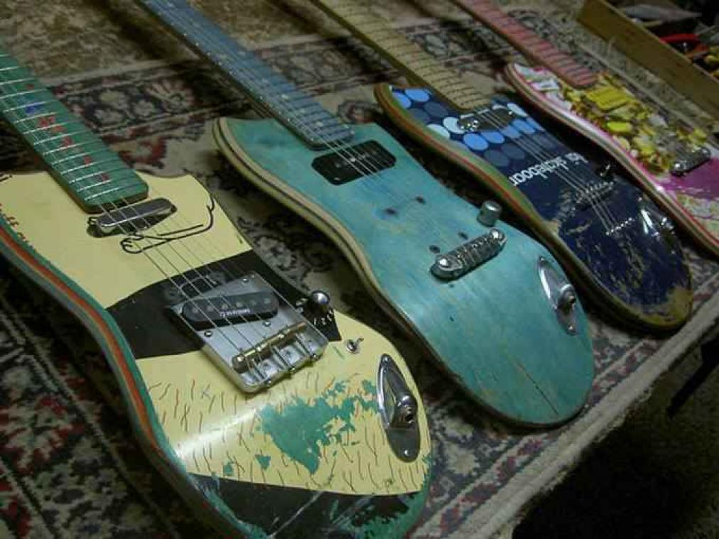 Creatievelingen bouwen skateboards om tot gitaren