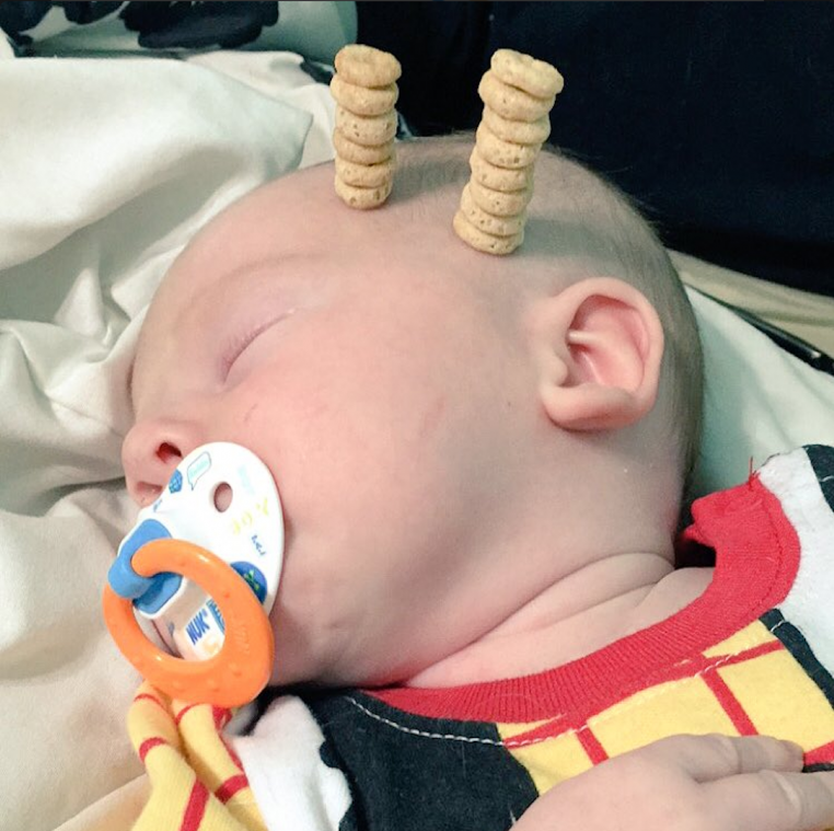 Cheerios stapelen op baby's is nieuwste internethype