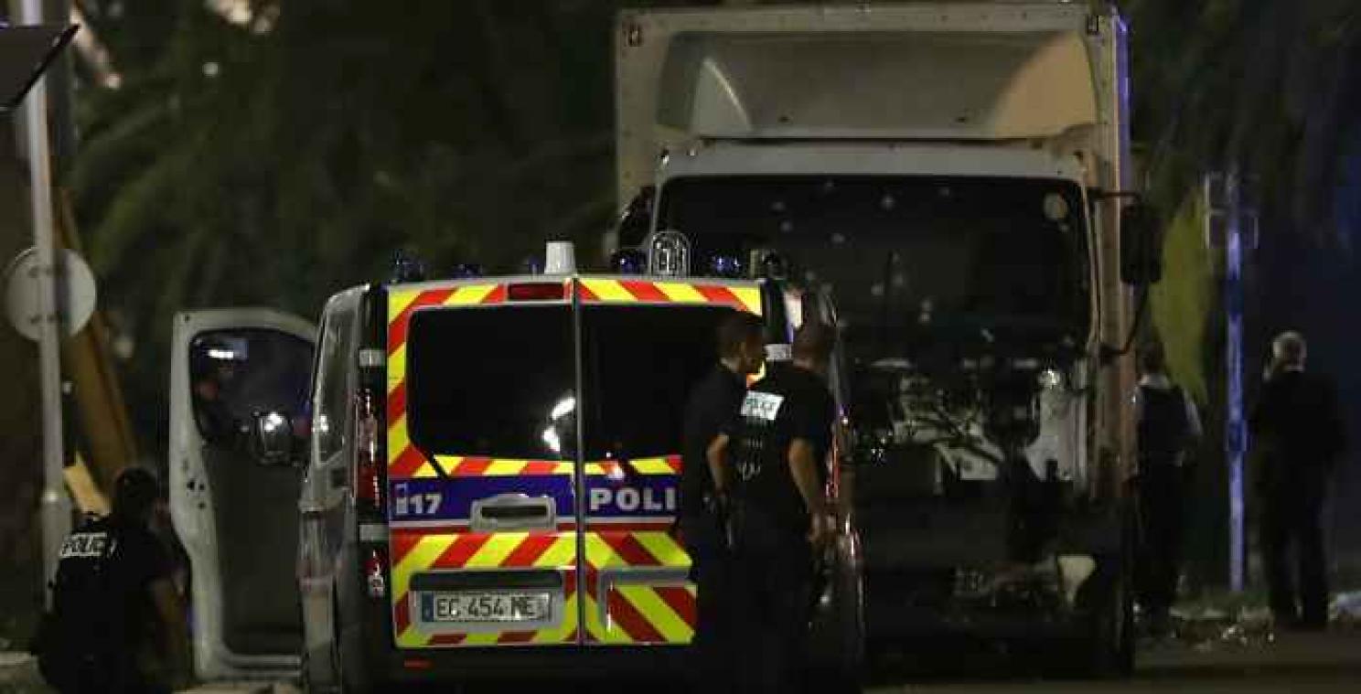 Zeker 84 doden nadat vrachtwagen inrijdt op feestvierders in Nice