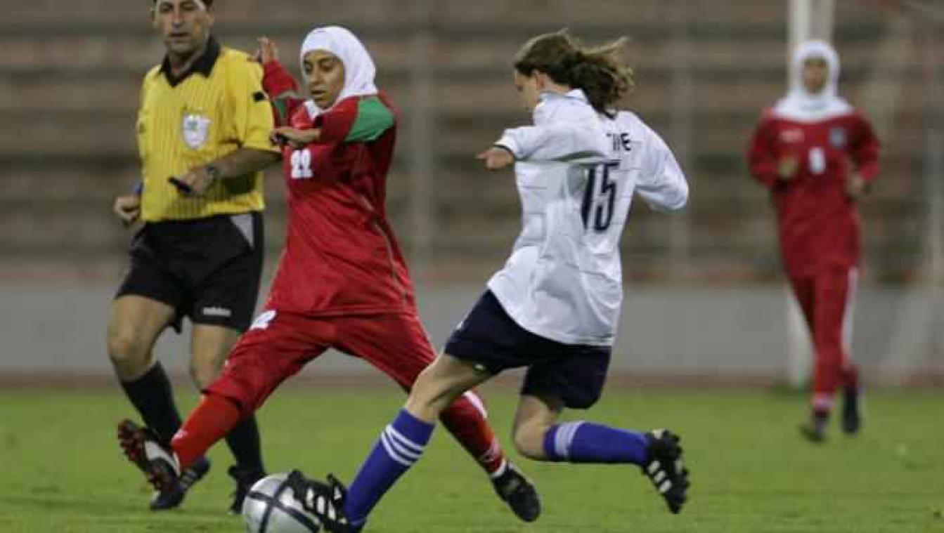Vrouwenelftal Iran speelt vals met mannen