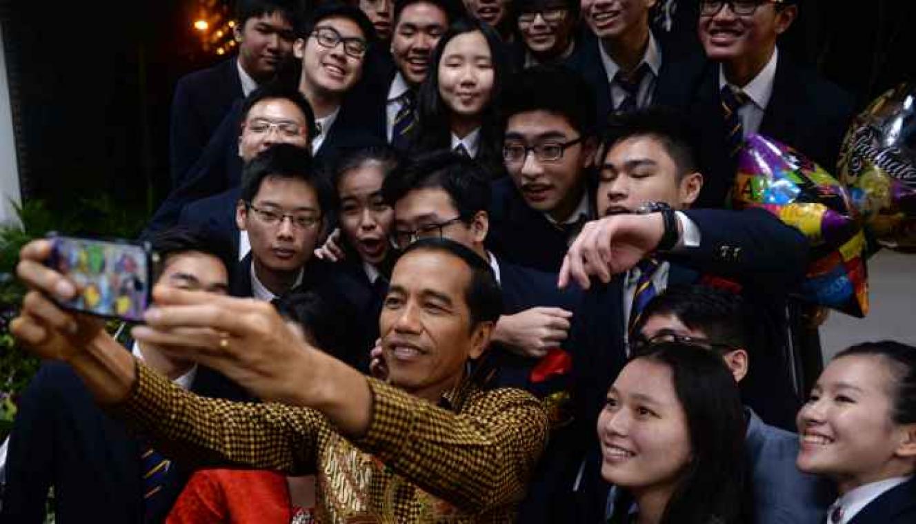 Indonesisch president vliegt economy class voor afstudeerceremonie van zijn zoon