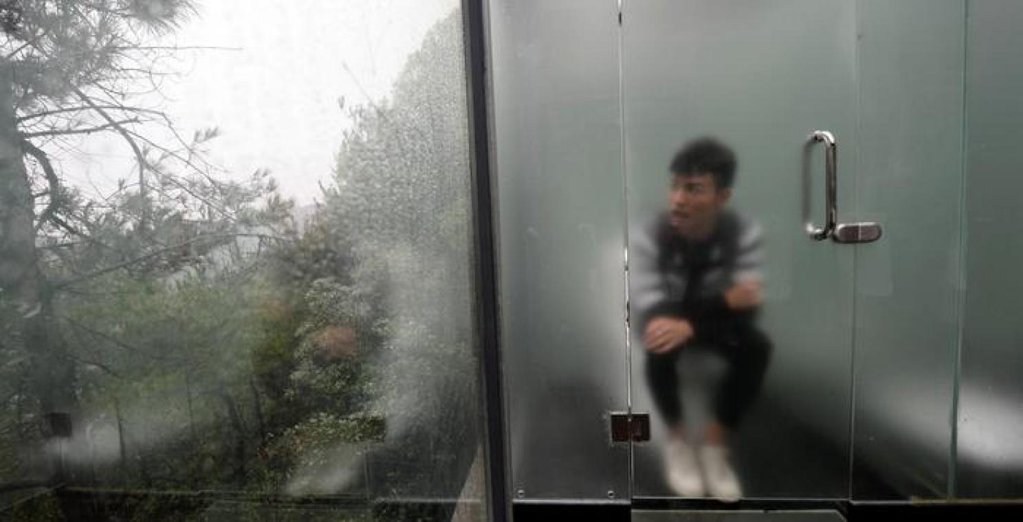 Transparante toiletten in Chinees natuurpark krijgen weinig bijval