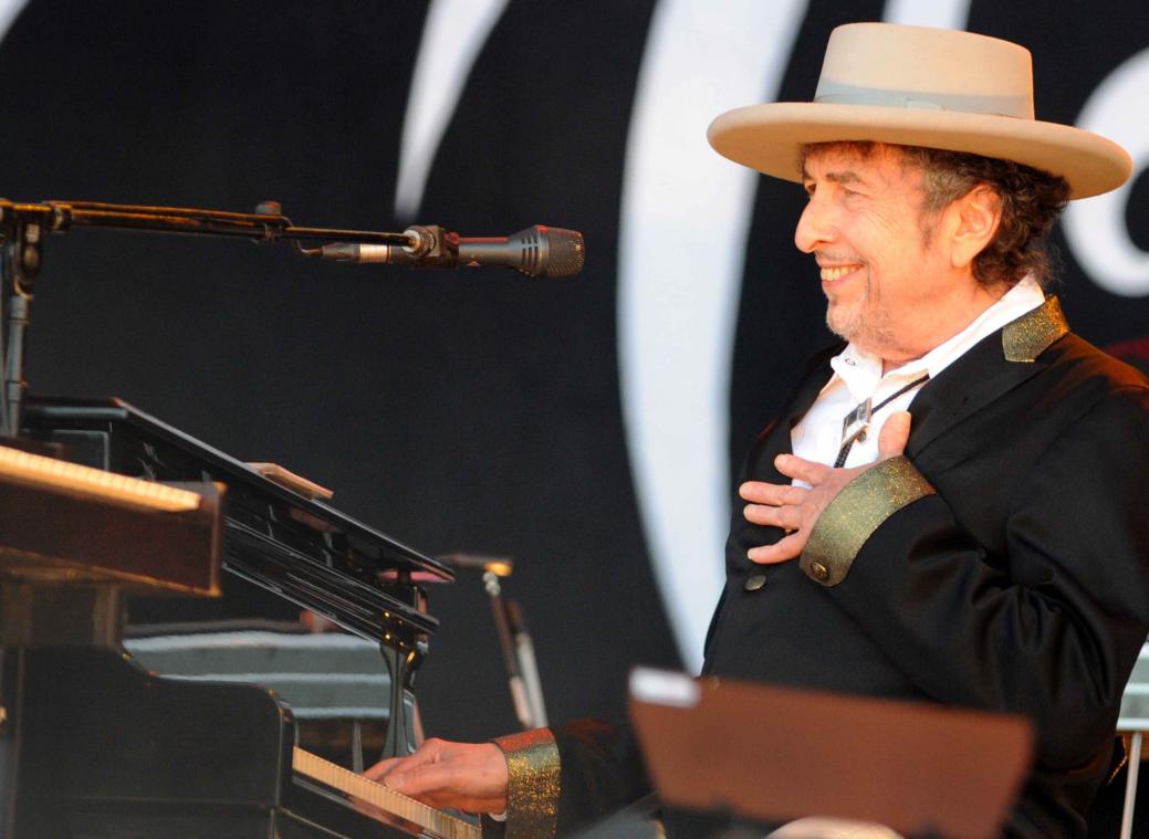 Nobelcolmité staakt zoektocht naar Bob Dylan