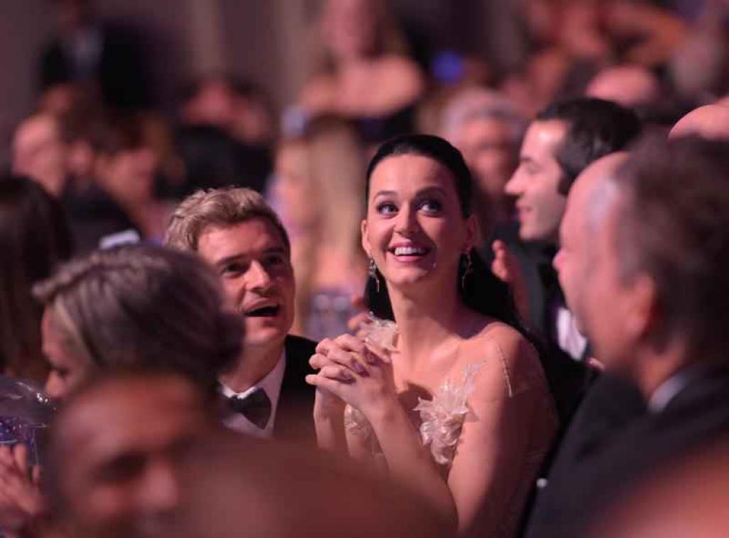 Katy Perry voedt verlovingsgeruchten