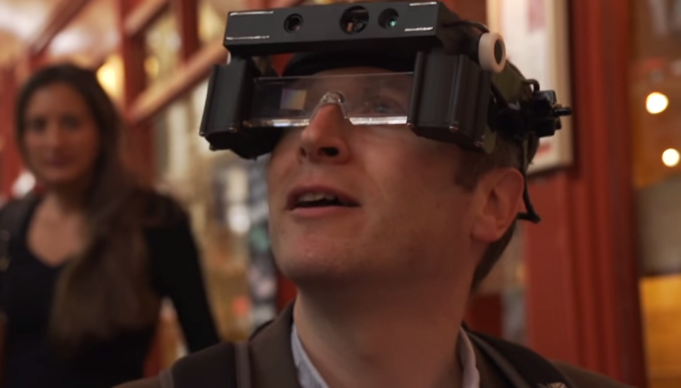 Slimme bril met 3D camera's voor slechtzienden