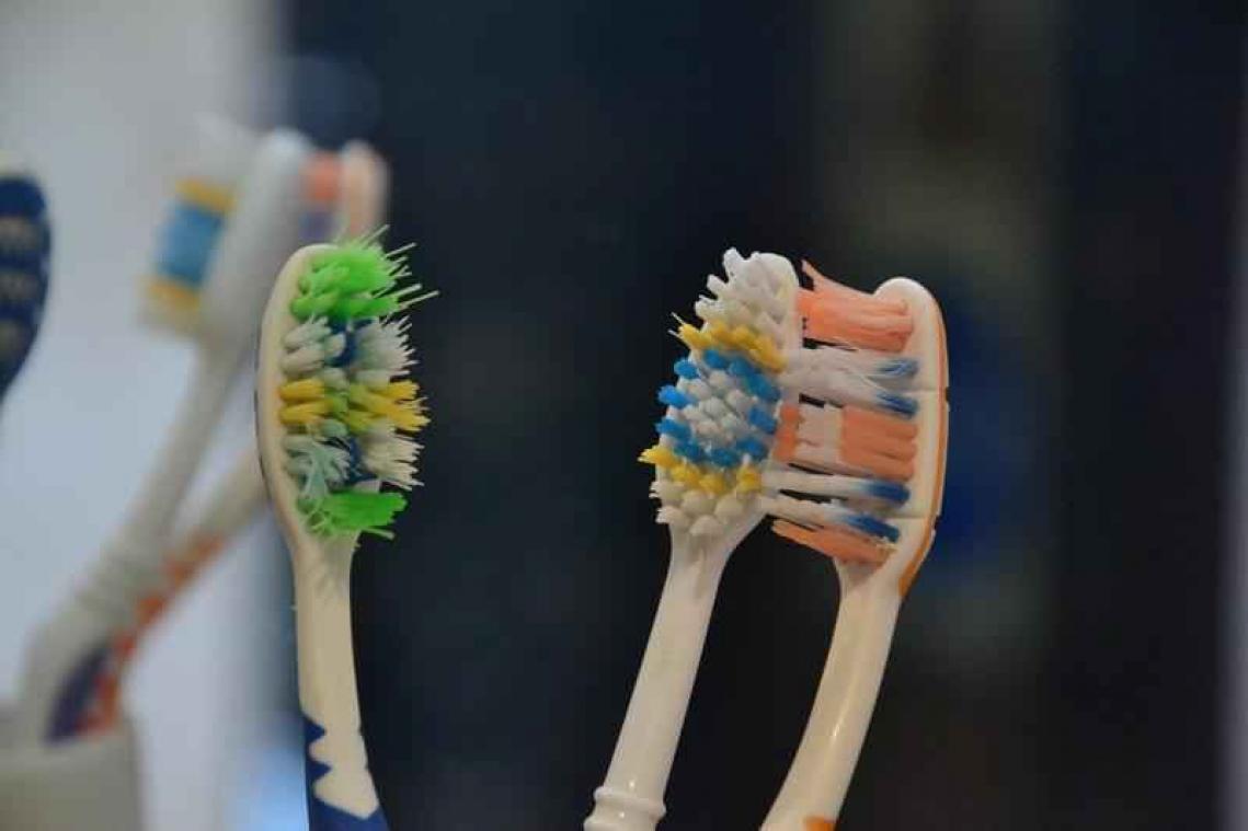 Koppel betrapt huisgenoten op stelen en seksueel gebruik van hun tandenborstels