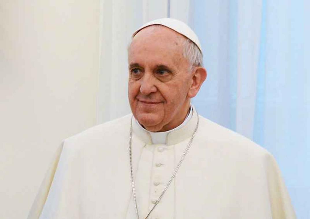Paus Franciscus geeft kerstboodschap in gebarentaal