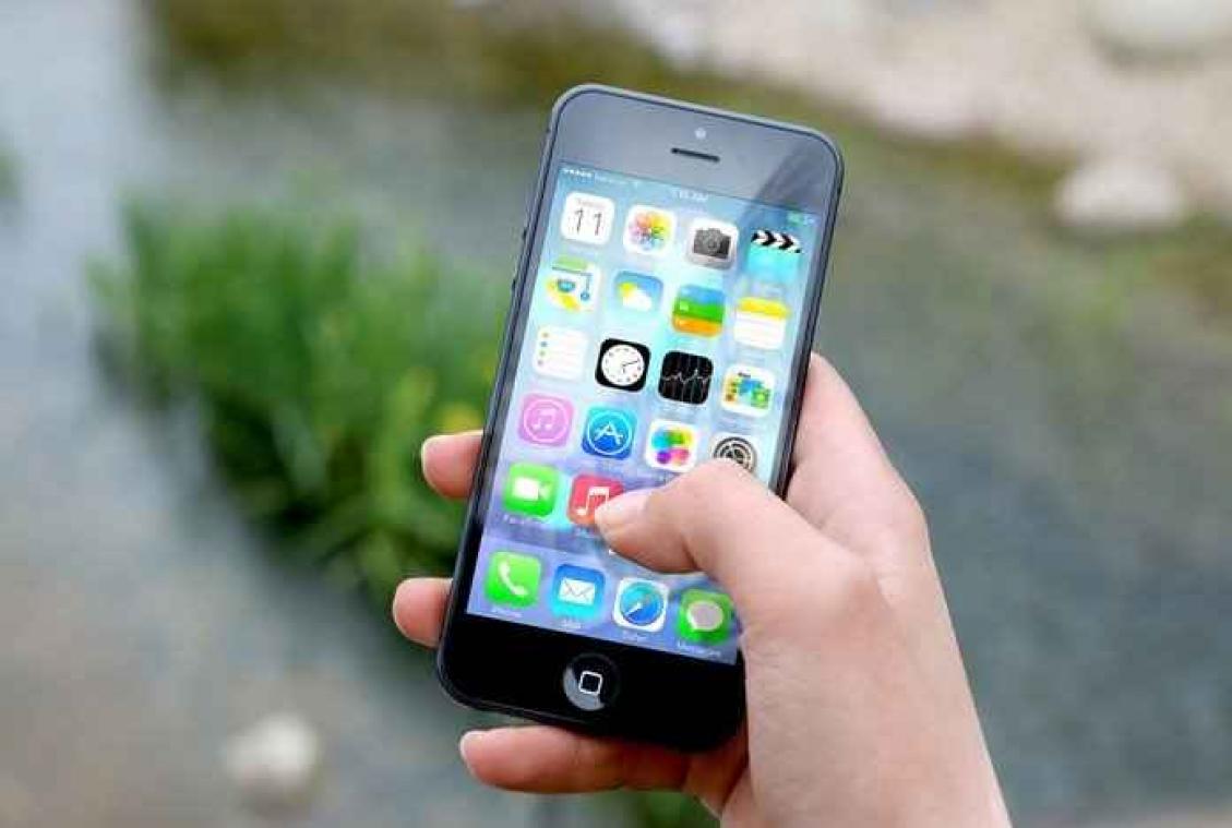 Vrouw koopt iPhone en krijgt nummers van wereldsterren als extraatje