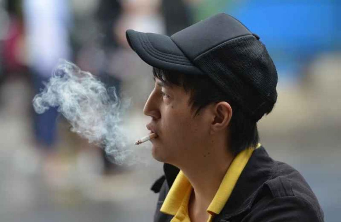 Roken kost wereldeconomie bijna een biljoen per jaar