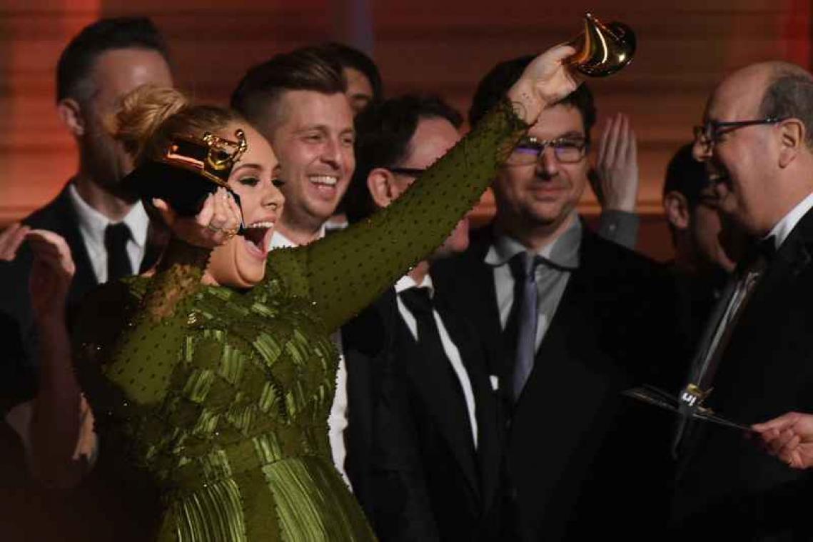 Een emotionele Adele en een ode aan overleden muzikanten: dit waren de Grammy's