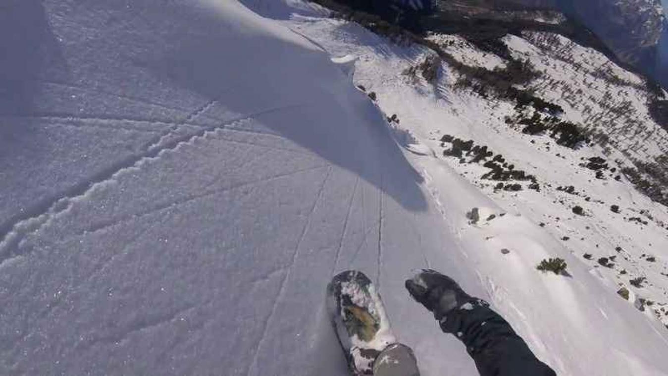 Snowboarder ontsnapt op het nippertje aan lawine