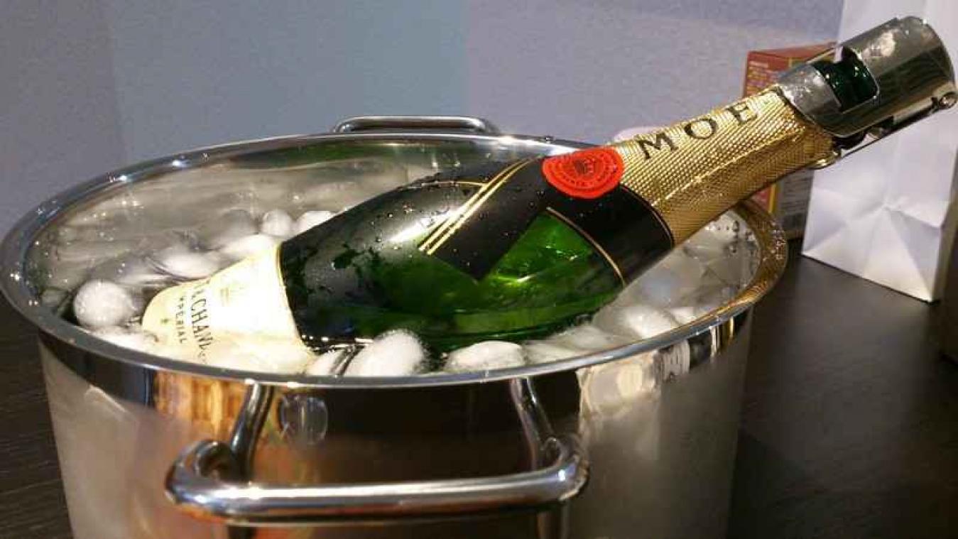 Champagne leidt tot spontane toast op de New Yorkse metro