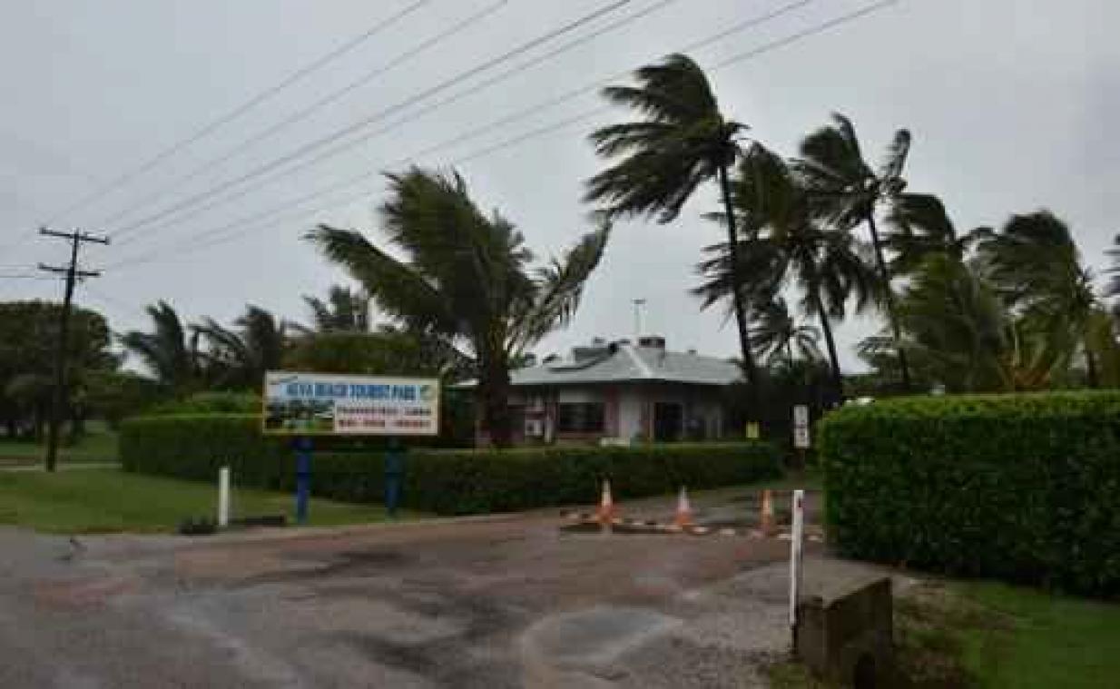 Orkaan Debbie raast met 263 km/uur over Queensland
