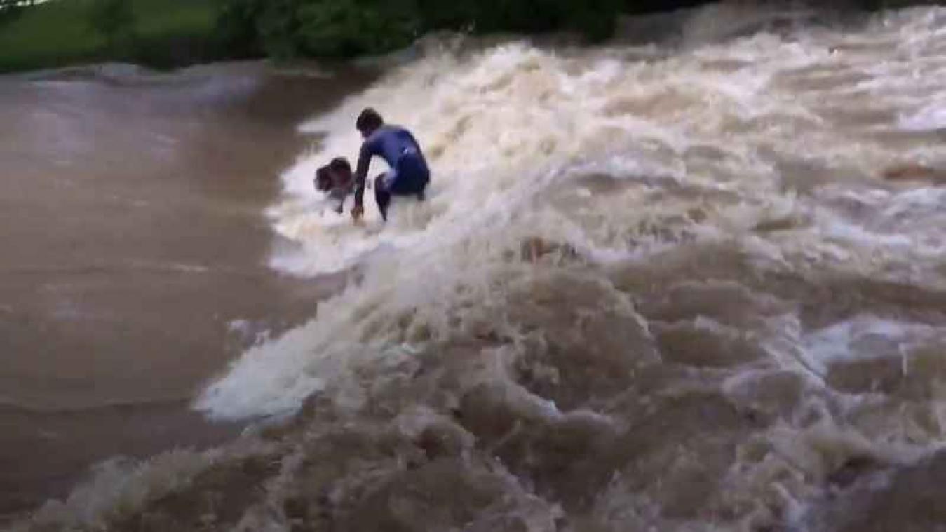 Australiërs gaan op hun eigen manier om met overstromingen
