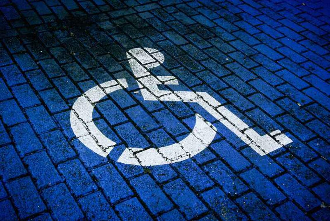 Jacht op misbruik van parkeerkaarten voor gehandicapten geopend