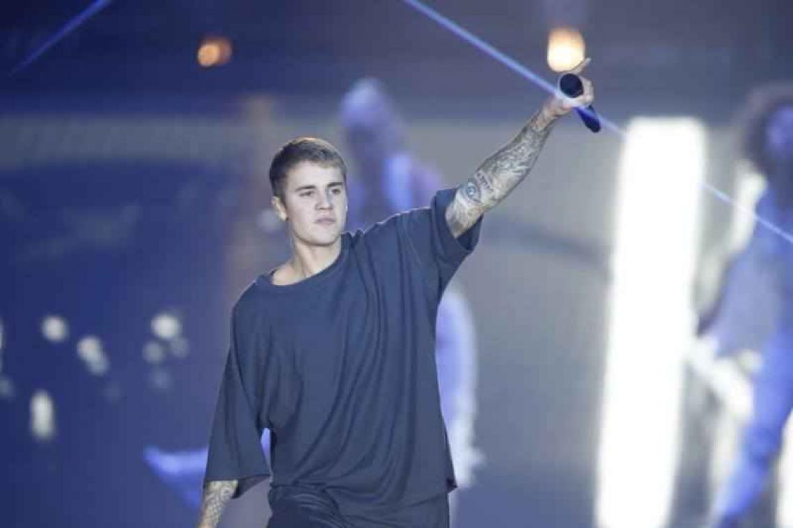 Justin Bieber vergeet tekst tijdens live optreden