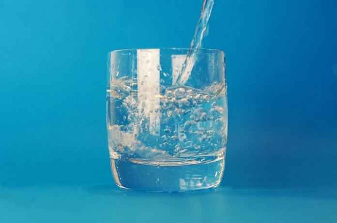 Deze hoeveelheid water drink je best per dag