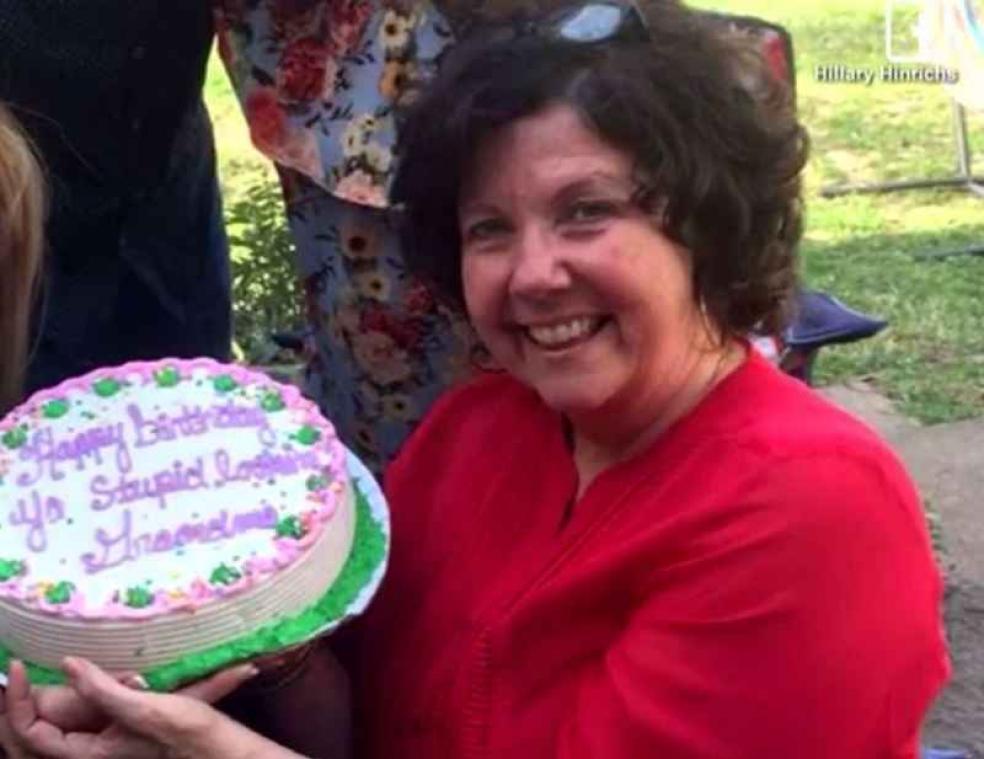Beledigende taart maakt vrouw duidelijk dat ze grootmoeder wordt