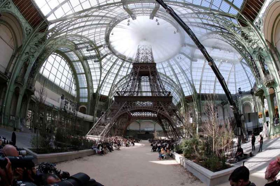 Chanel bouwt Eiffeltoren na voor modeshow