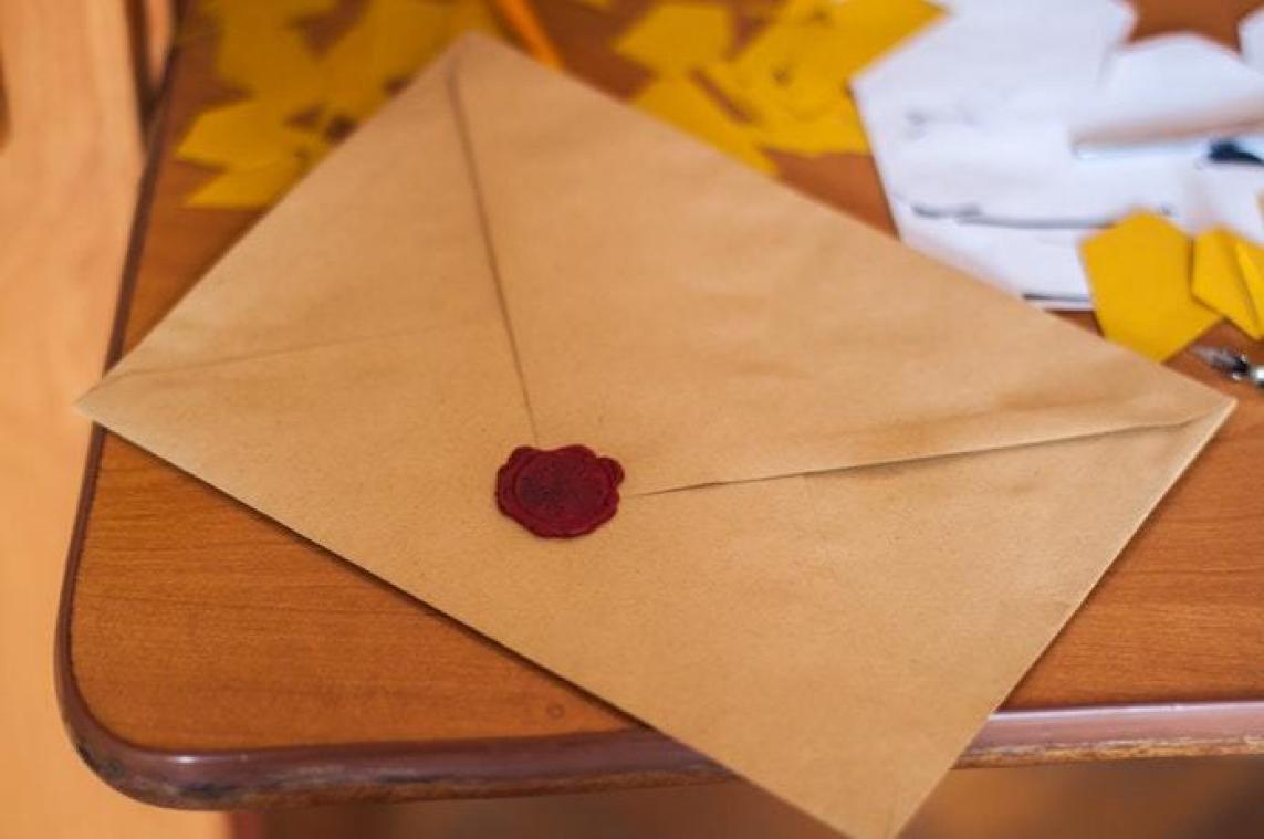Ex-drugverslaafde brengt vrouw aan het huilen met verrassende brief