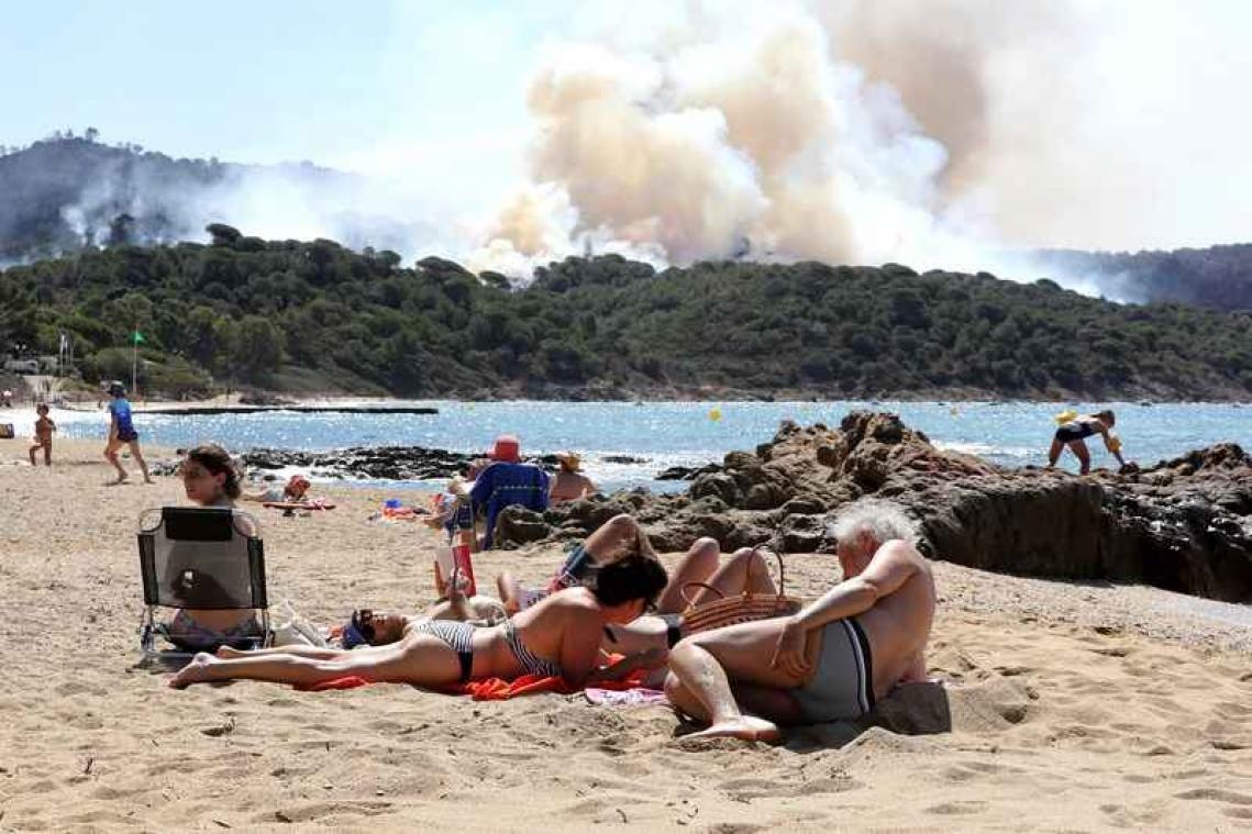 Tienduizend mensen geëvacueerd voor bosbranden in Zuid-Frankrijk