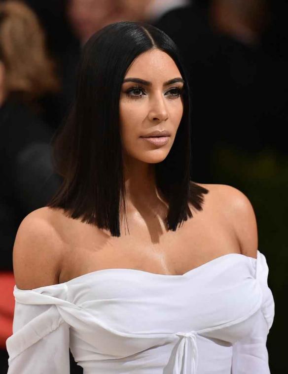 Kim Kardashian pareert kritiek met naaktfoto