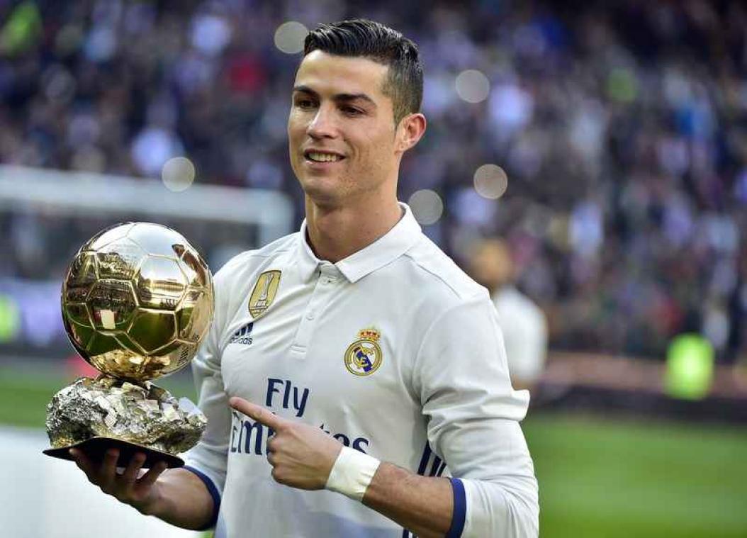 Ronaldo veilt Gouden Bal voor het goede doel