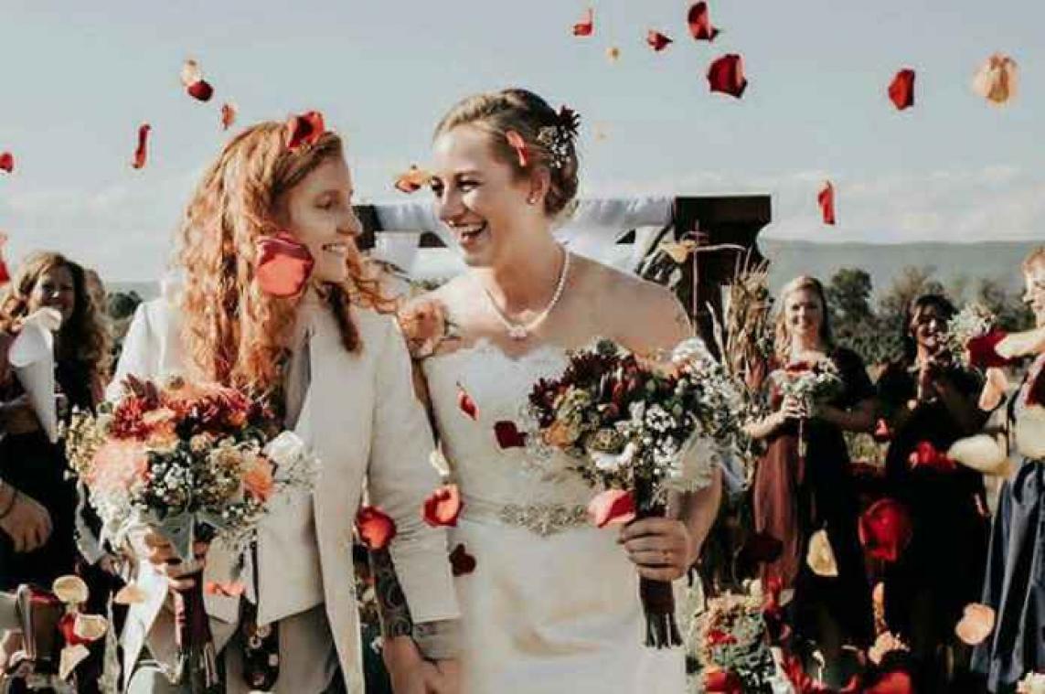 's Werelds eerste bruidsmagazine voor lesbiennes is hier en wij zijn fan