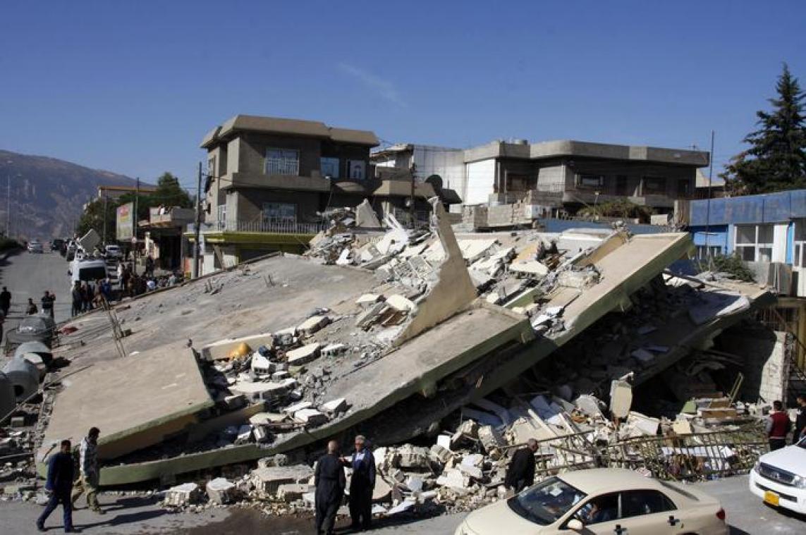 Aardbeving eist meer dan 400 doden