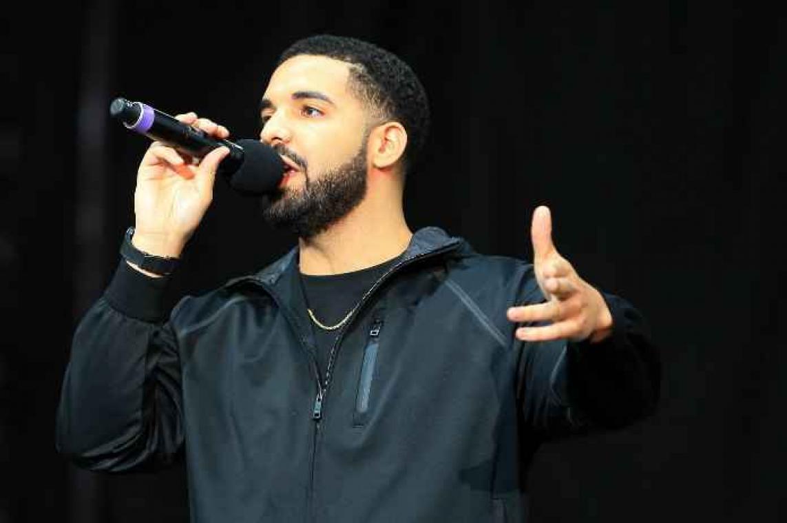 Drake stopt concert omdat fan meisje betast