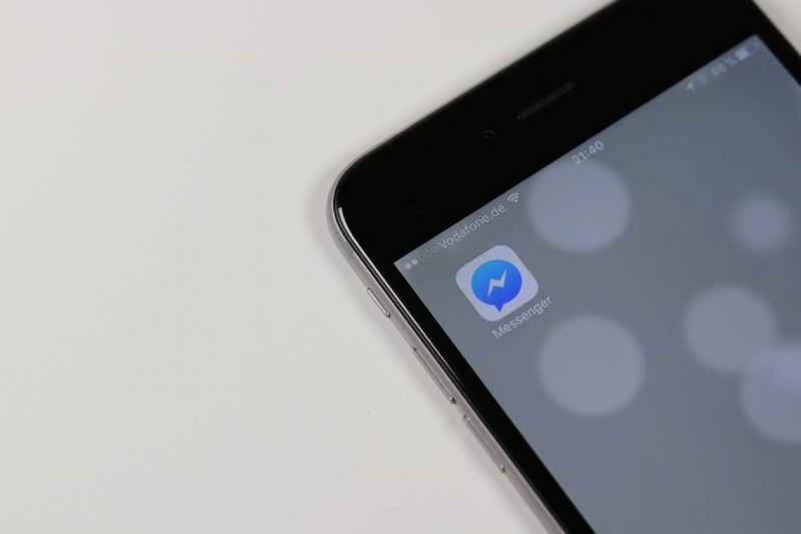 Zelfs als je je smartphone niet gebruikt, luistert Facebook Messenger mee