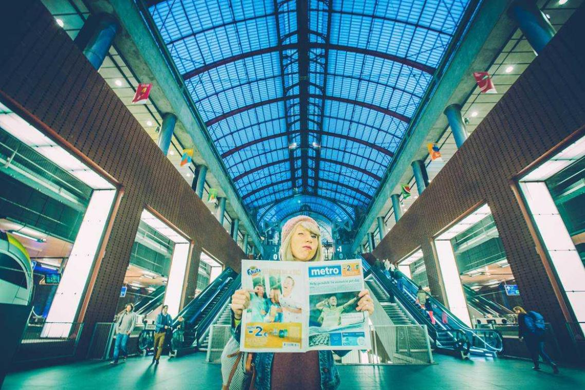 Bekijk hier hoe Linde Merckpoel (Studio Brussel) een Metro-lezeres verrast via Kiss & Ride!