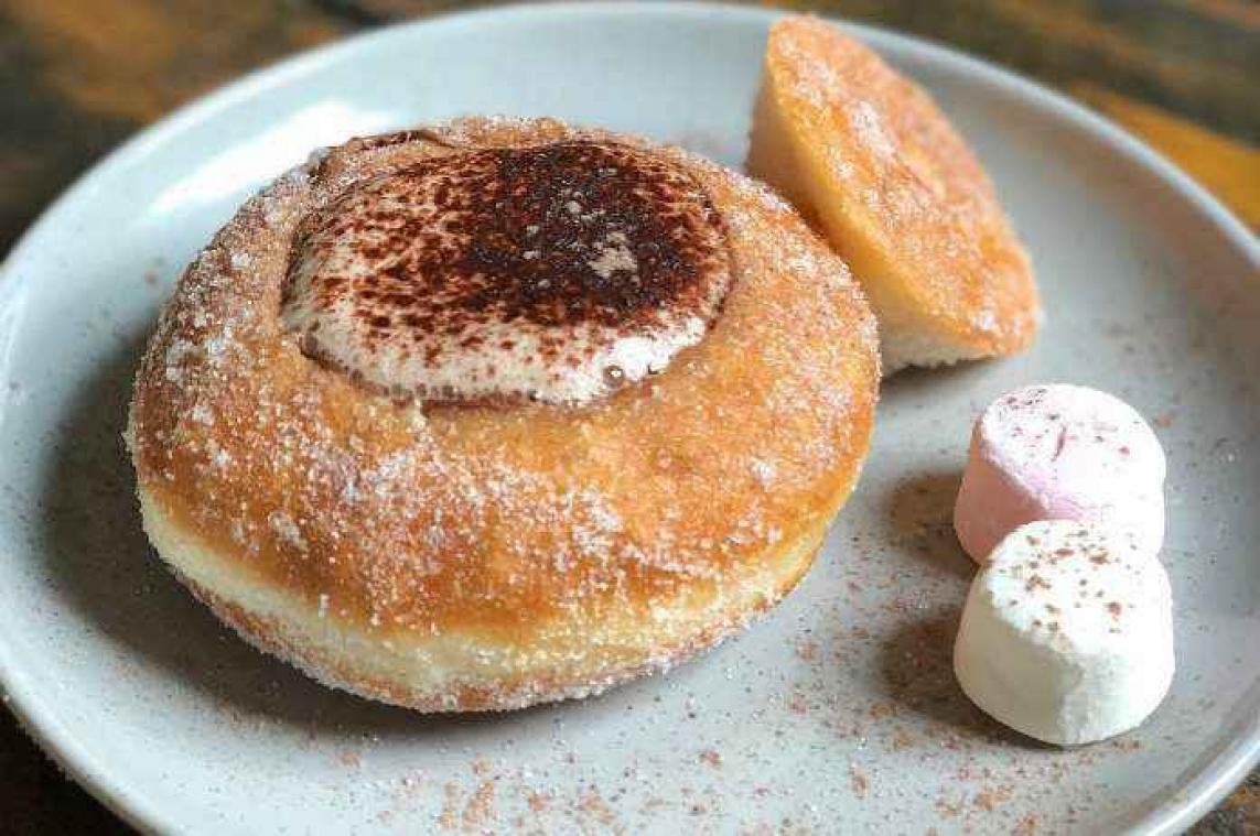 Deze bakkerij serveert koffie in donuts