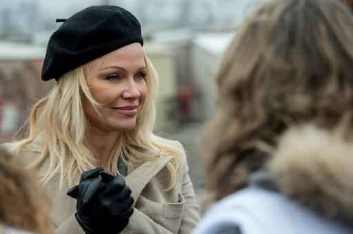 Pamela Anderson roept Vlaamse minister op tot actie
