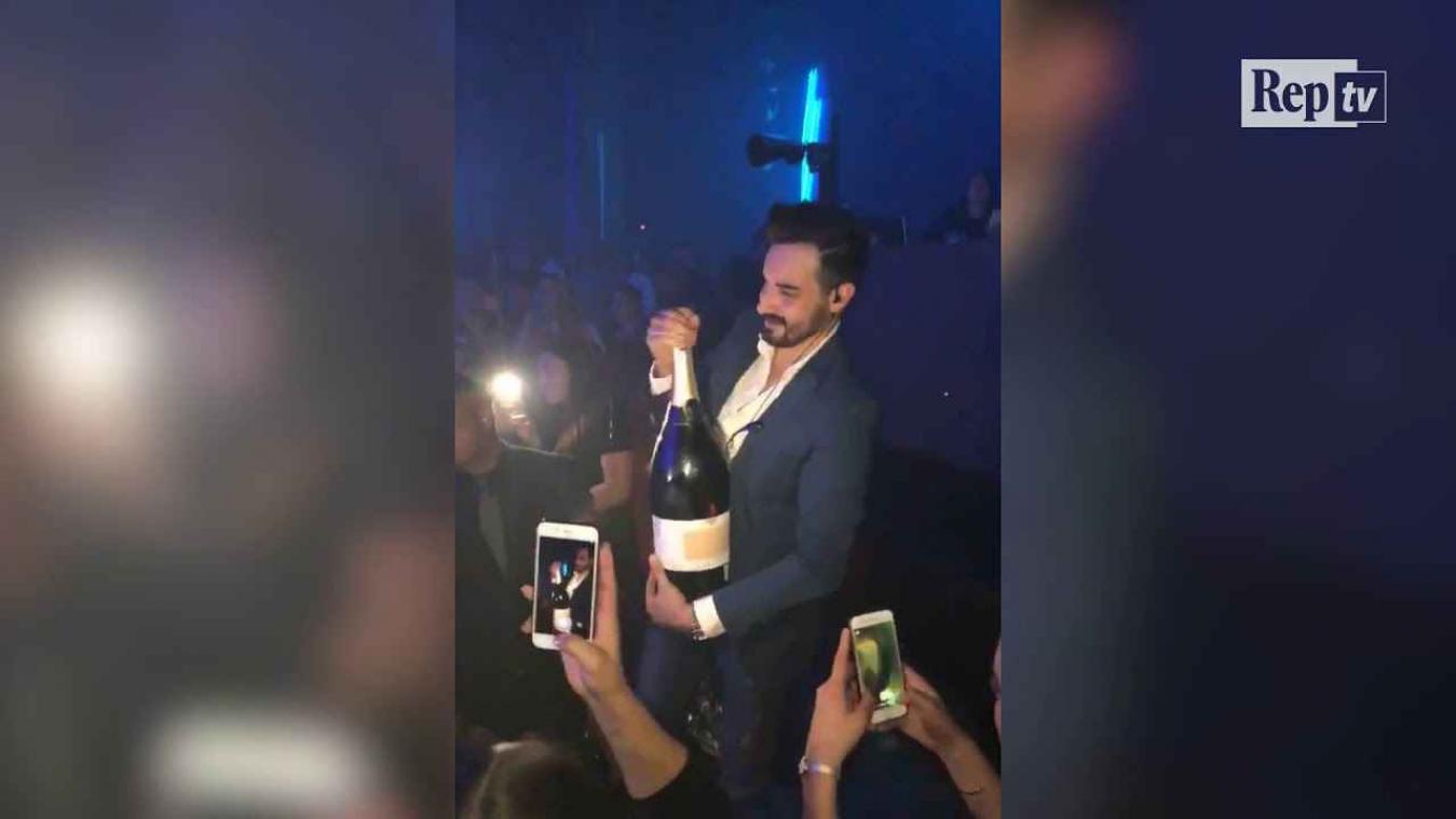 VIDEO. Aansteller laat fles champagne van 30.000 euro vallen