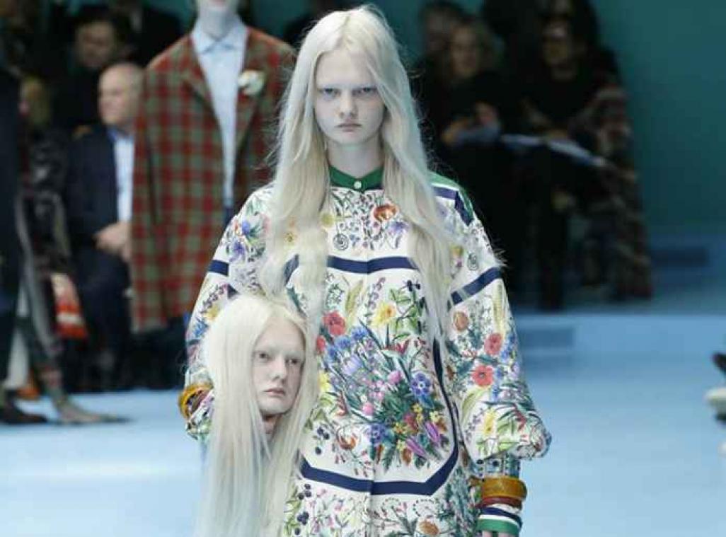Gucci stuurt modellen met afgehakte hoofden de catwalk op