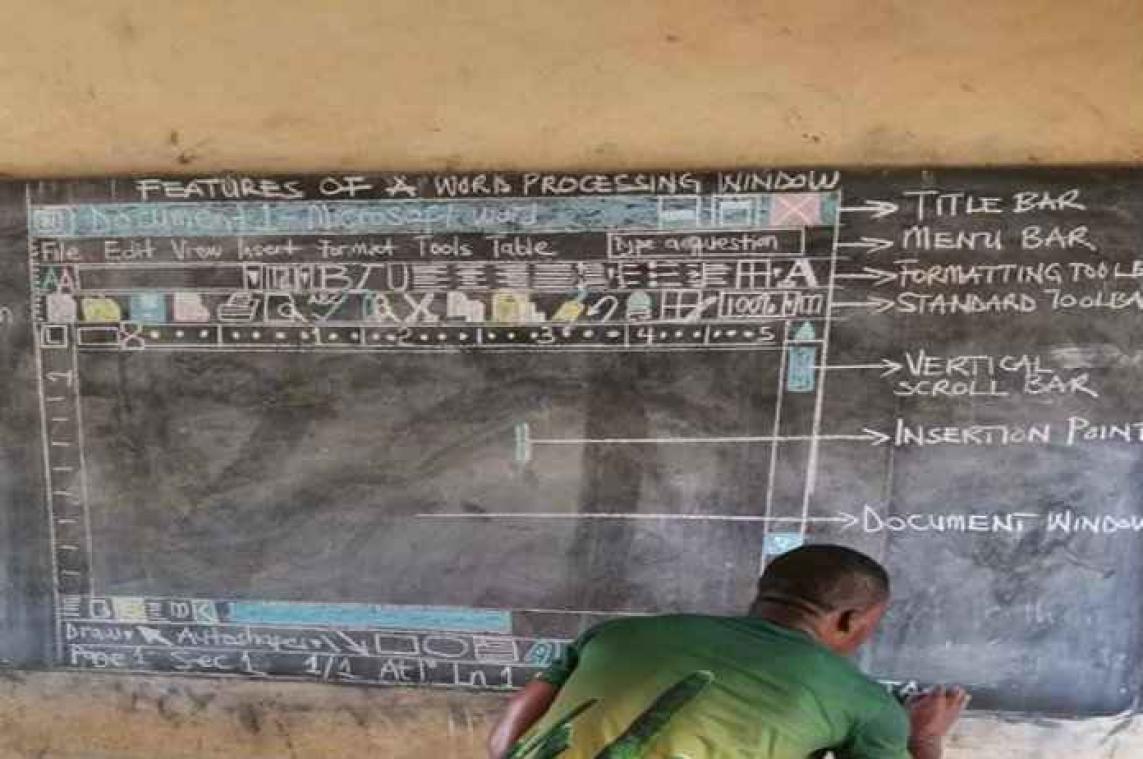 Ghanese leerkracht wordt internetheld nadat hij Windows-design natekent