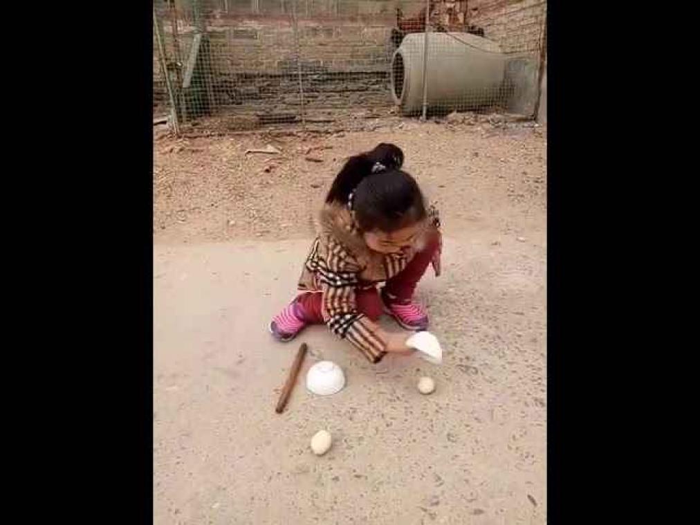VIDEO. Chinees meisje tovert met eieren