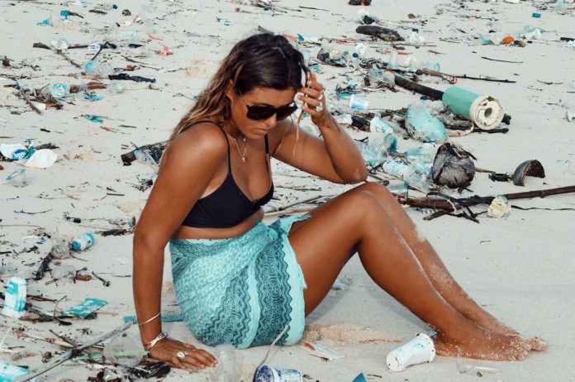 Blogger gaat strijd aan met zee van afval