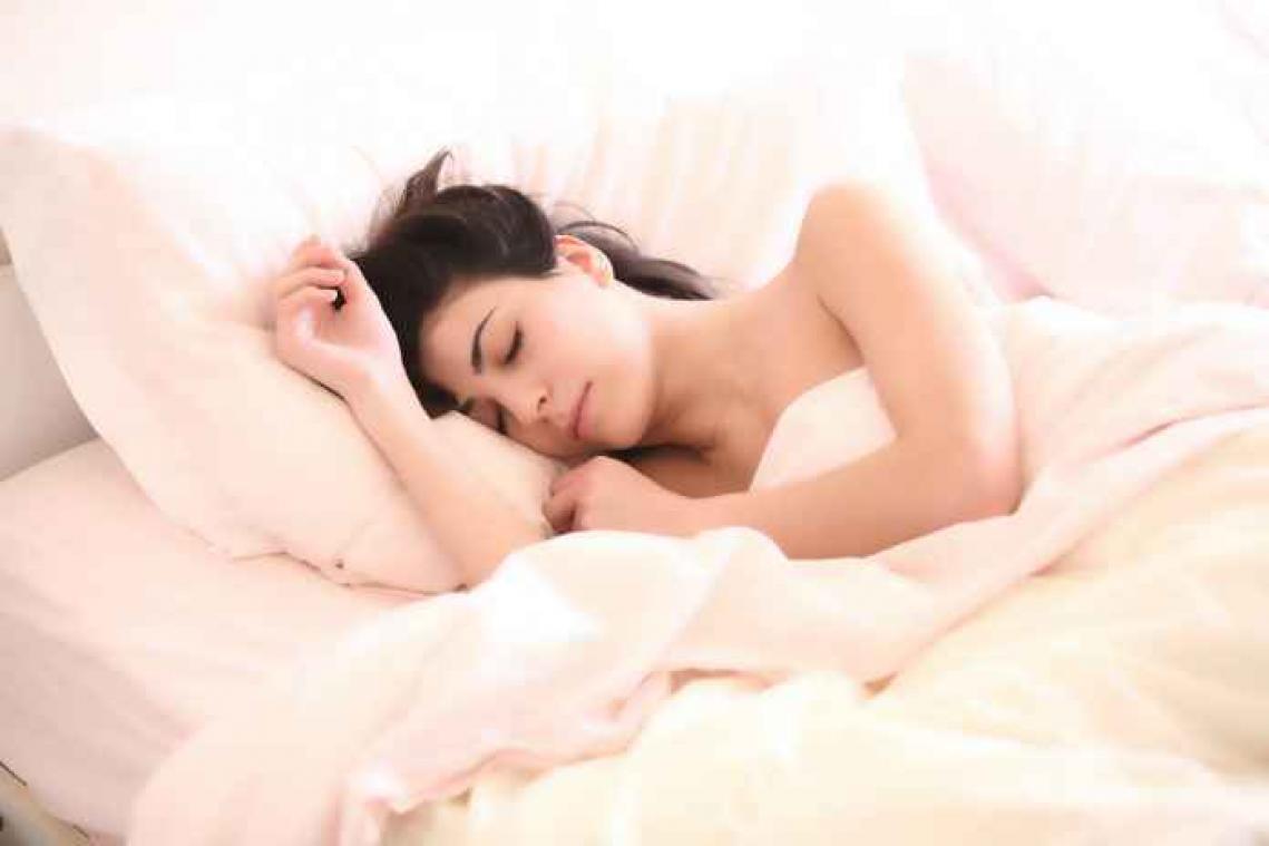 Waarom vrouwen meer slaap nodig hebben dan mannen