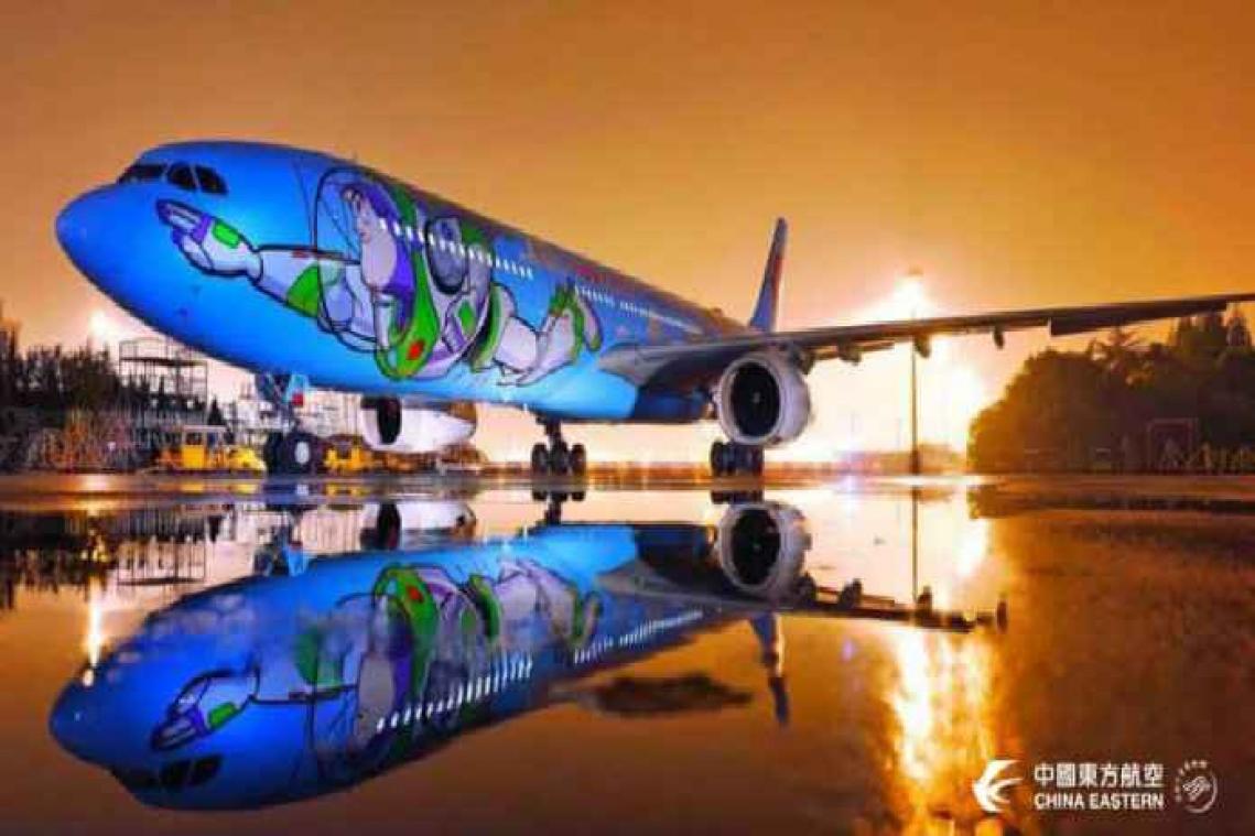 Chinees vliegtuig gaat van de grond met Buzz Lightyear