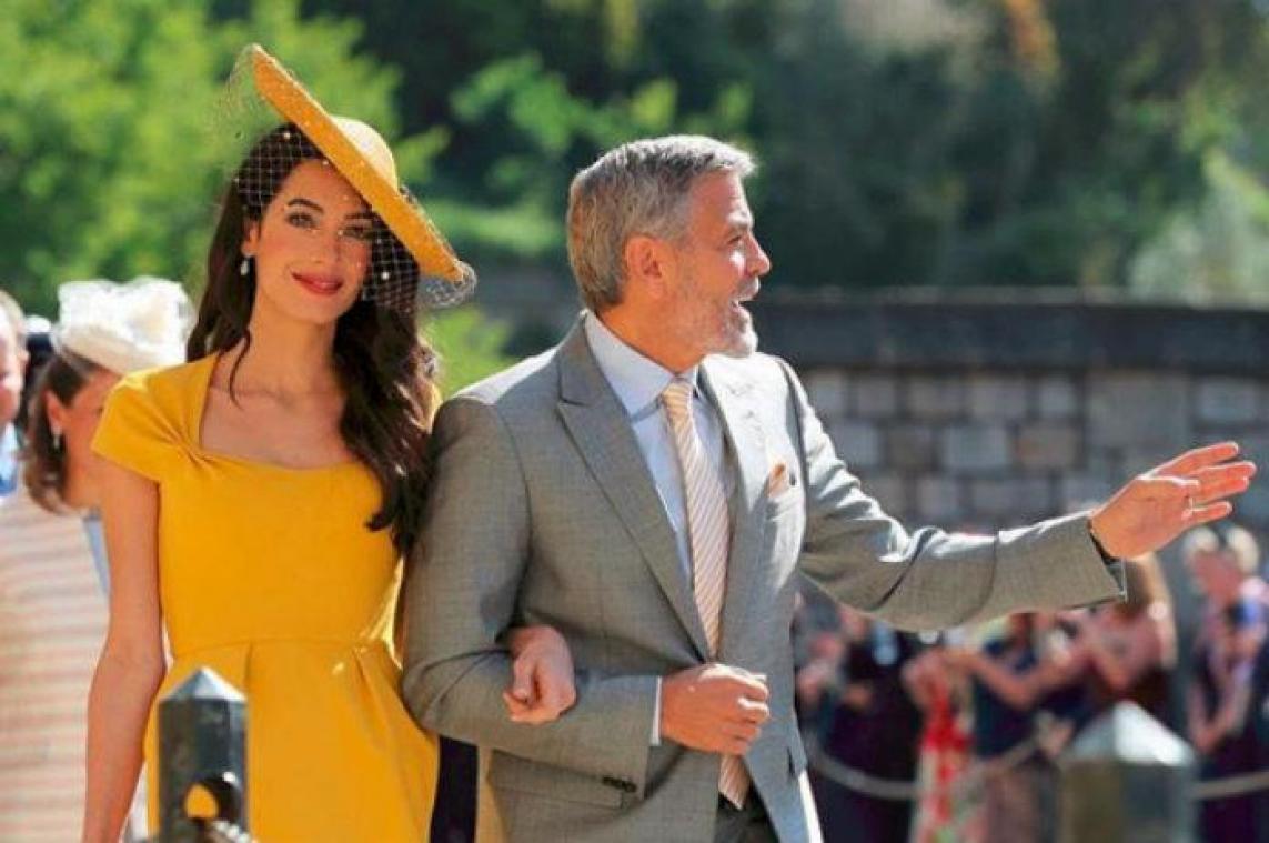 George Clooney staat in de schaduw van zijn vrouw