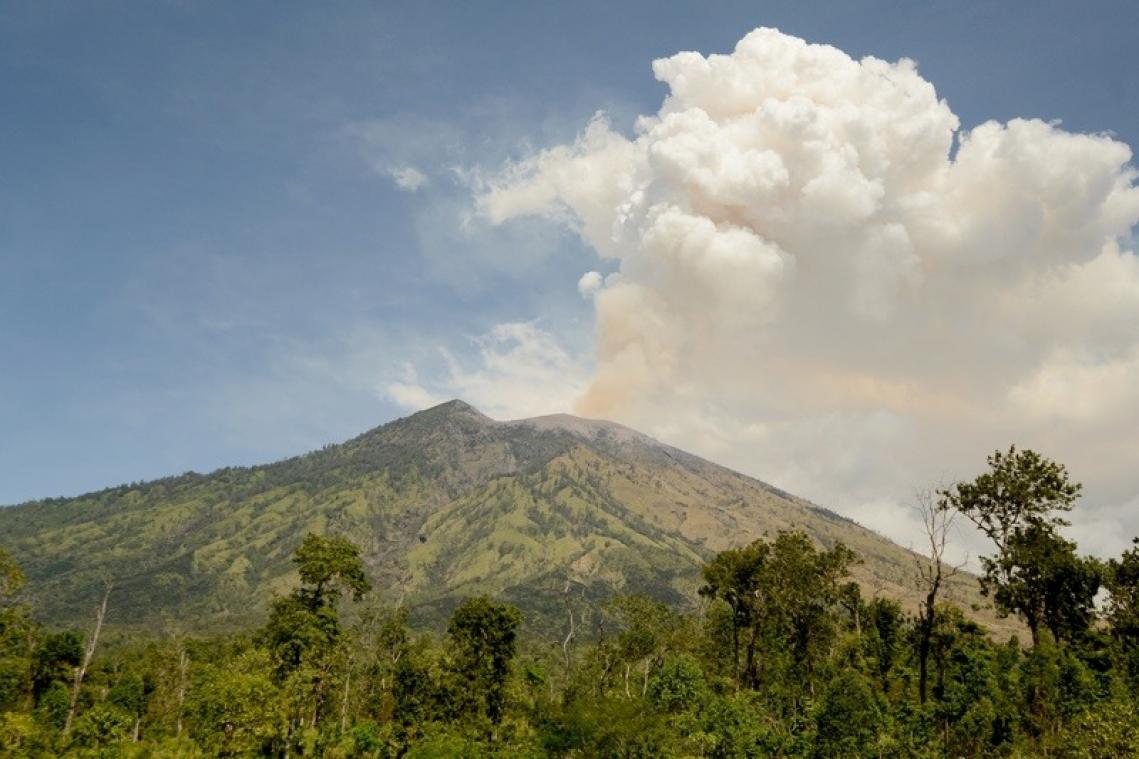Duizenden passagiers gestrand door vulkaanuitbarsting op Bali