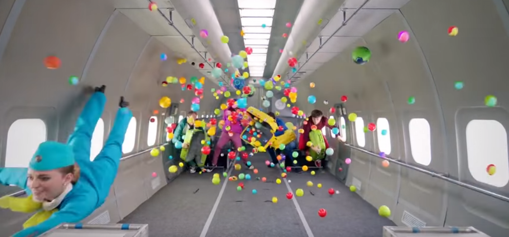 OK Go neemt videoclip op in gewichtloosheid
