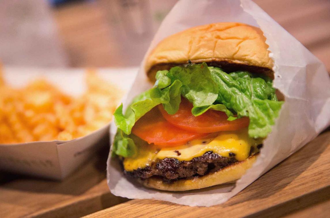 Hamburgerfanaat herdoopt zich tot 'Bacon Double Cheeseburger'