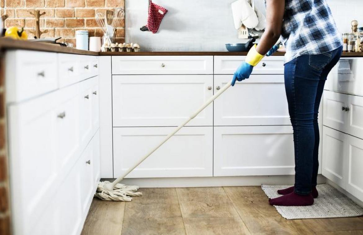 Mannen zorgen elke week voor zeven uur extra werk in het huishouden