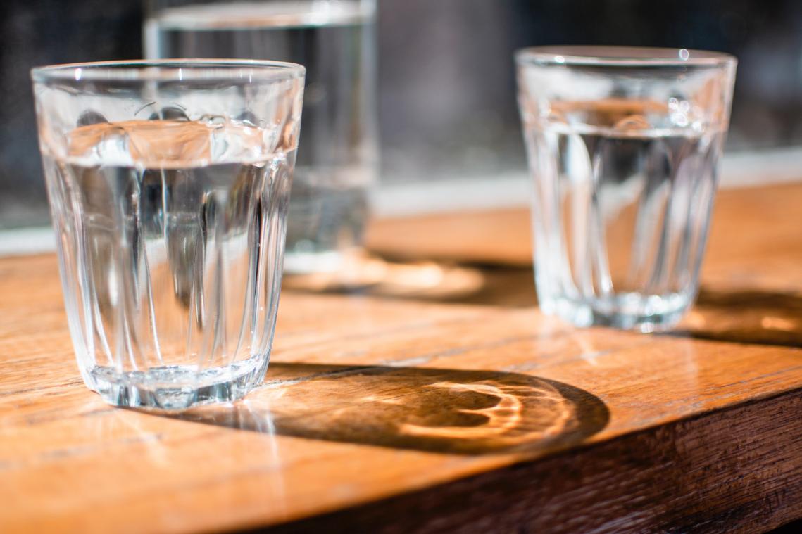 Jongeren kiezen bewust voor kraantjeswater: «Flessenwaterschaamte is een ding»